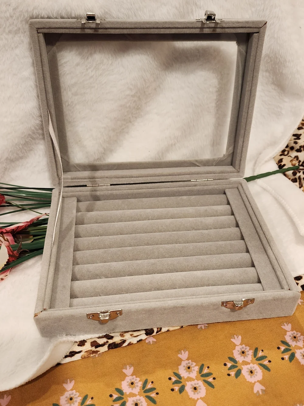 Velvet Ring & Earring Display Box in Light Gray